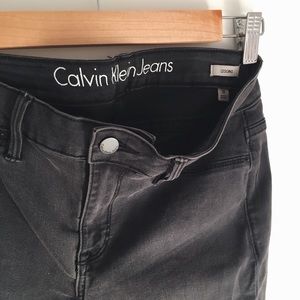 grey-black Calvin Klein skinny jeans!